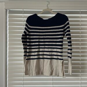 Vineyard vines navy and white striped sweater
